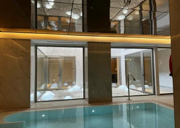 Spa with pool, steam room, sauna, showers and loungers